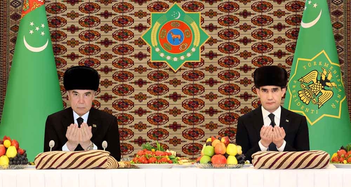Türkmenistanyň ýokary ýolbaşçylygy agzaçar sadakasyny berdi