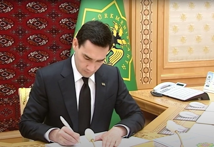 Türkmenistanyň Prezidentiniň adyndan uruş weteranlaryna sowgatlar gowşurylar